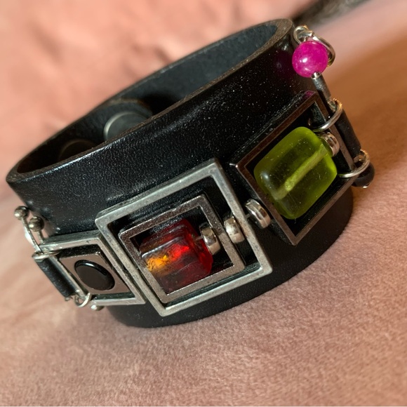 Leather and beads bracelet. - Picture 2 of 7